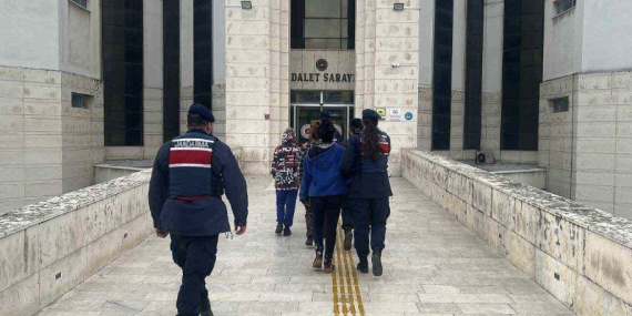 Edremit’te kablo hırsızlığı yapan 3 şüpheli tutuklandı