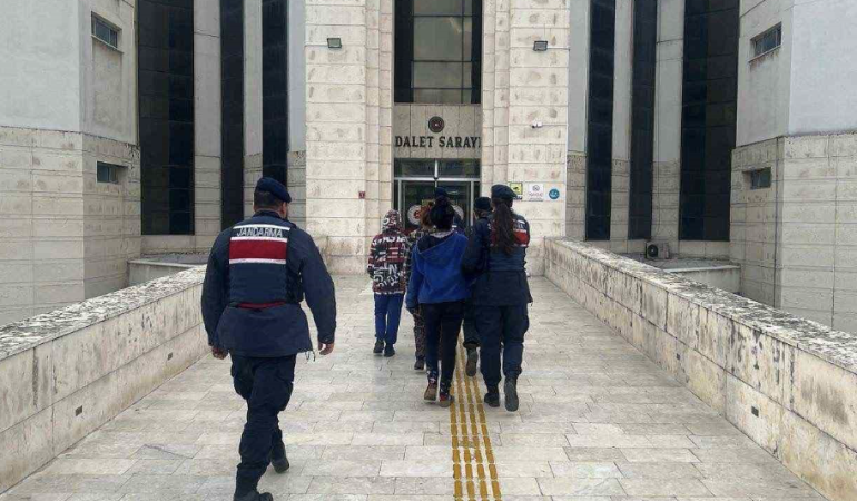 Edremit’te kablo hırsızlığı yapan 3 şüpheli tutuklandı