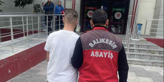Balıkesir’de hırsızlık suçundan aranan şahıs kaçtı, kovalamaca sonucu yakalandı