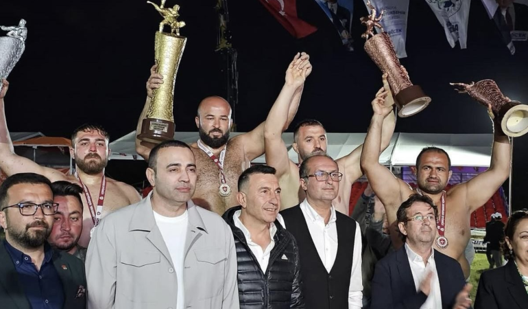 Balıkesirli Pehlivanlar Gazipaşa’da Madalyaları Topladı