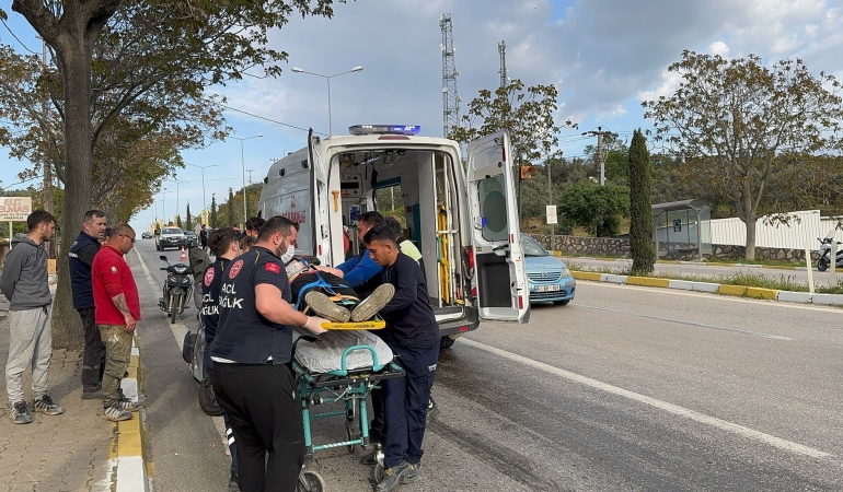 Balıkesir’de Yola dökülen yağ motosikleti devrilmesine neden oldu: 2 Yaralı