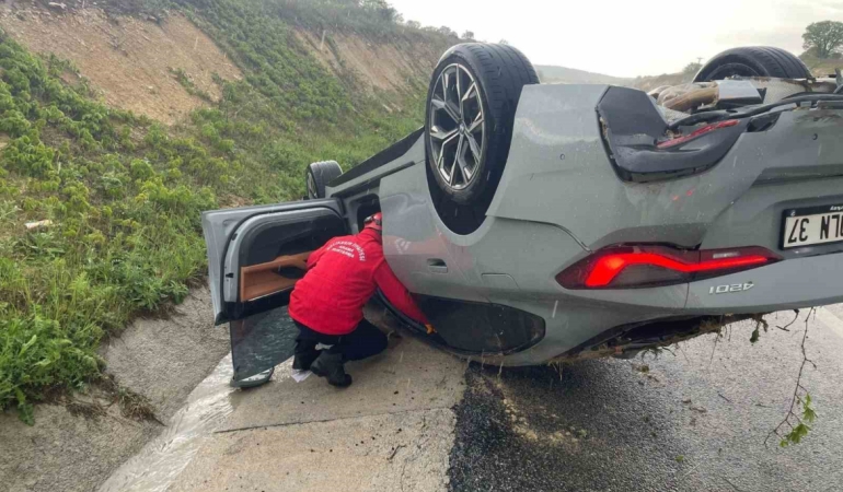 Balıkesir’de otobanda araç takla attı: 4 kişi yaralandı
