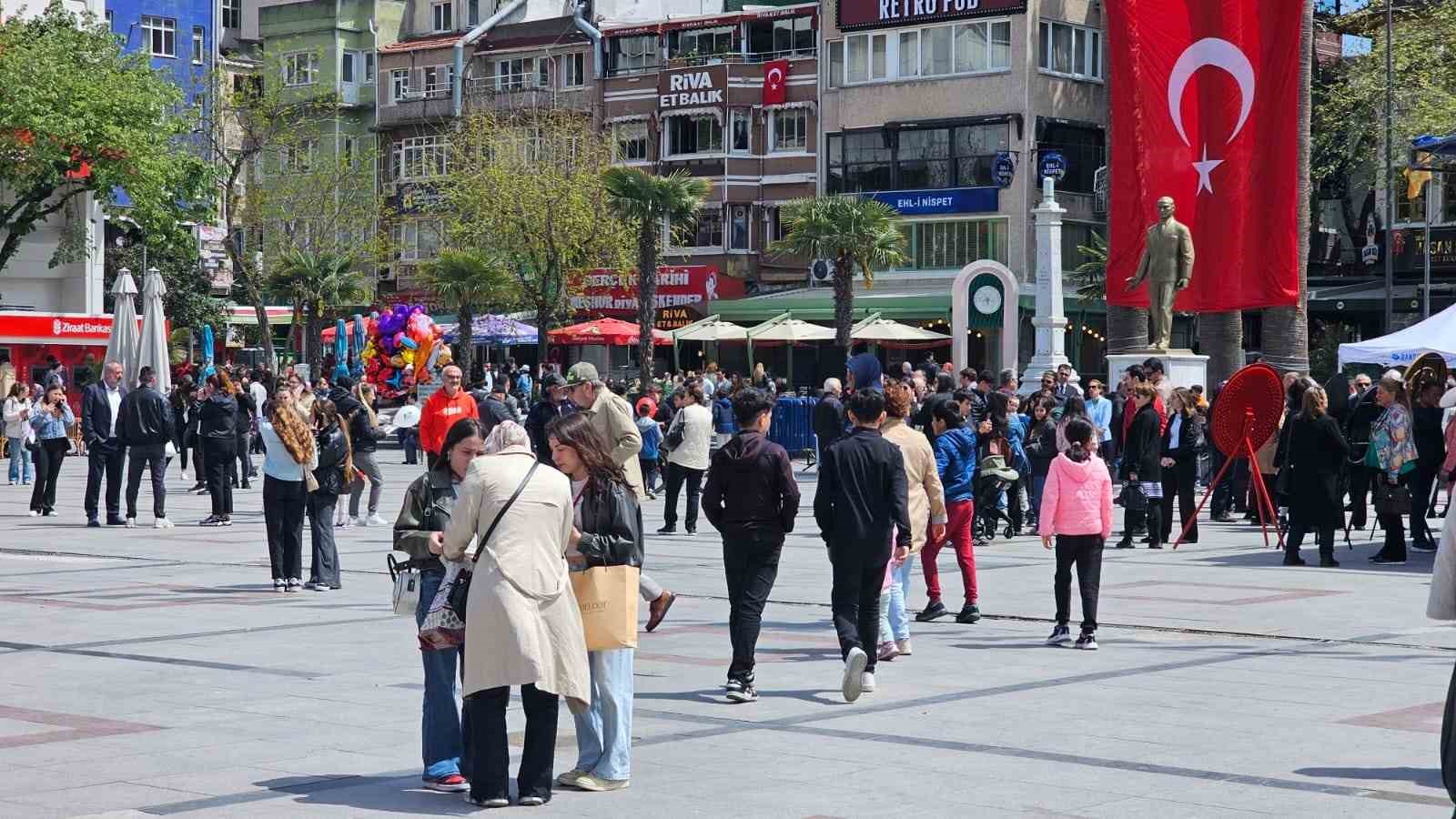 MARMARA DENİZİ'NDE 6.2 BÜYÜKLÜĞÜNDE DEPREM BALIKESİR'DE DE HİSSEDİLDİ