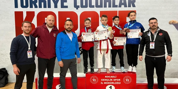 Balıkesirli minik karateci Türkiye ikincisi oldu