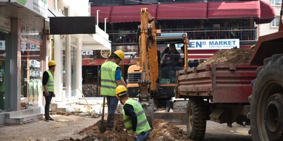 Başkan Akın öncülüğünde Gönen’de altyapı yenileniyor