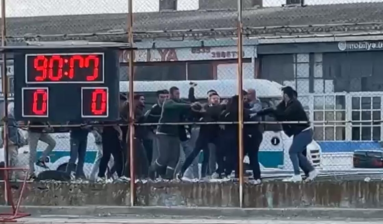 Balıkesir’de Maç Sonrası Taraftarlar Arasında Kavga Çıktı