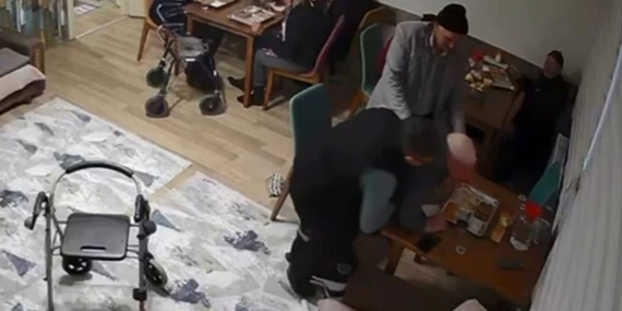 Heimlich manevrası yaşlı adamın hayatını kurtardı