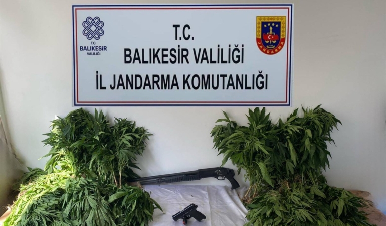 Balıkesir’de jandarmadan organize suçlara karşı geniş çaplı operasyon