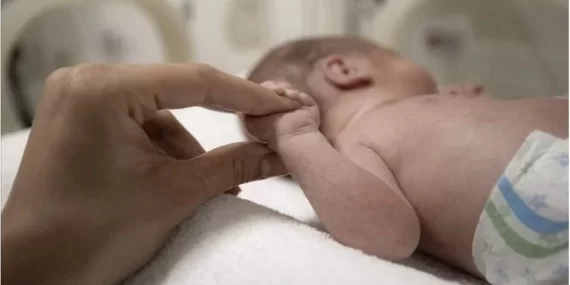 Sağlık Bakanlığı’ndan Yeni Düzenleme: Taburcu Edilecek Yenidoğan İçin Araba Koltuğu Zorunluluğu