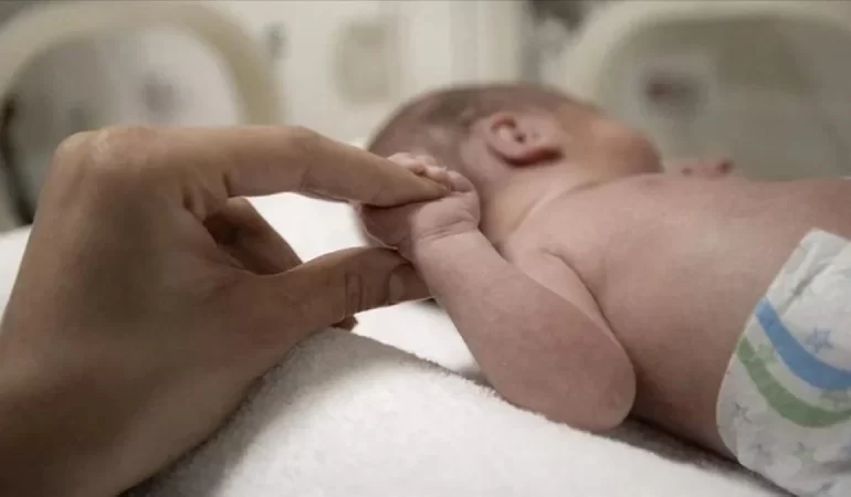 Sağlık Bakanlığı’ndan Yeni Düzenleme: Taburcu Edilecek Yenidoğan İçin Araba Koltuğu Zorunluluğu