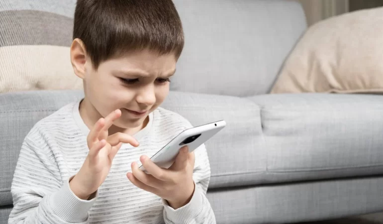 OECD: Dijital bağımlılıkta Türkiye ilk sırada, çocuklar telefondan uzak kalamıyor