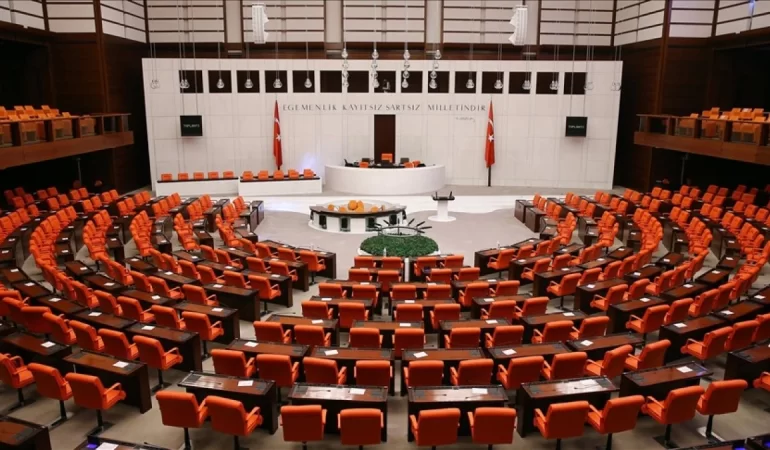 Meclis’in Kadına Şiddet Raporu Tamamlandı: Fenomenlere “Kadın Dostu İçerik” Çağrısı