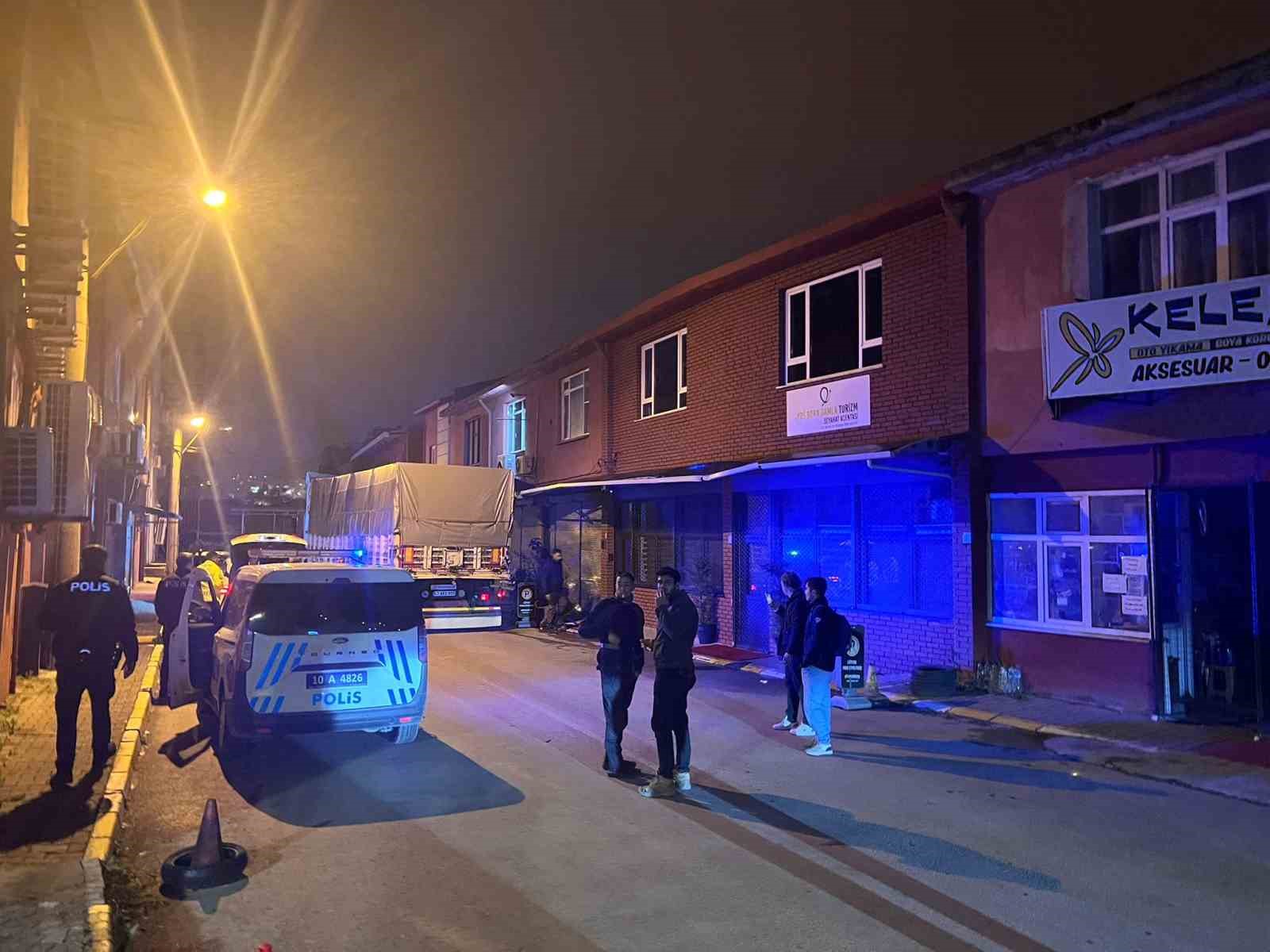 TERS YÖNDEN GİDEN ALKOLLÜ TIR ŞOFÖRÜ TRAFİĞİ BİRBİRİNE KATTI