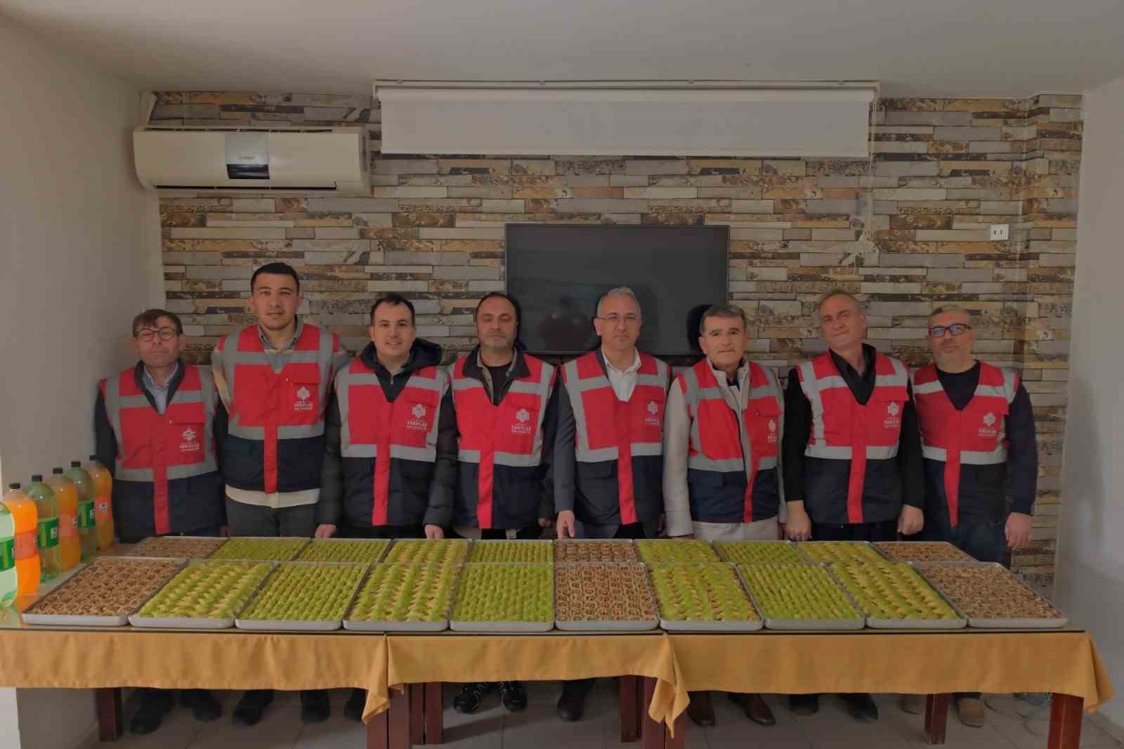 BALIKESİR'DE 500 MAHKÛMA TATLI DAĞITILDI
