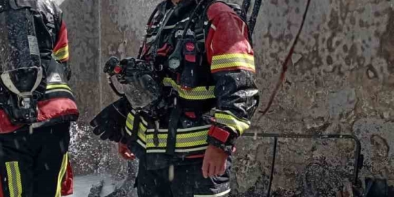 Balıkesir’de çıkan yangın metruk binaya sıçradı