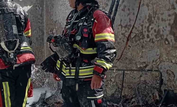 Balıkesir’de çıkan yangın metruk binaya sıçradı