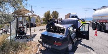 AYVALIK'TA MAKAS FACİASI: 4 YARALI AYVALIK'TA SEYİR HALİNDE MAKAS ATAN ARAÇ ZİNCİRLEME KAZAYA NEDEN OLDU