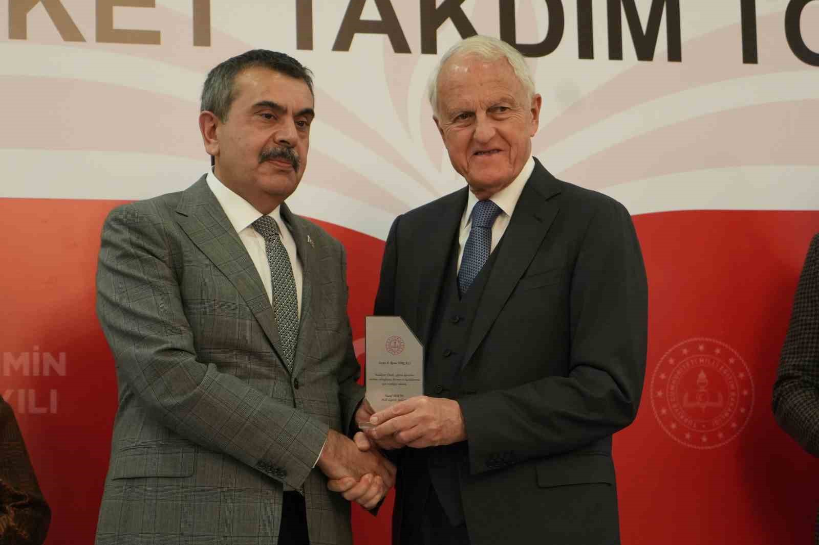 MİLLİ EĞİTİM BAKANI TEKİN, 55 OKUL YAPTIRAN 44 HAYIRSEVERLERLE BULUŞTU