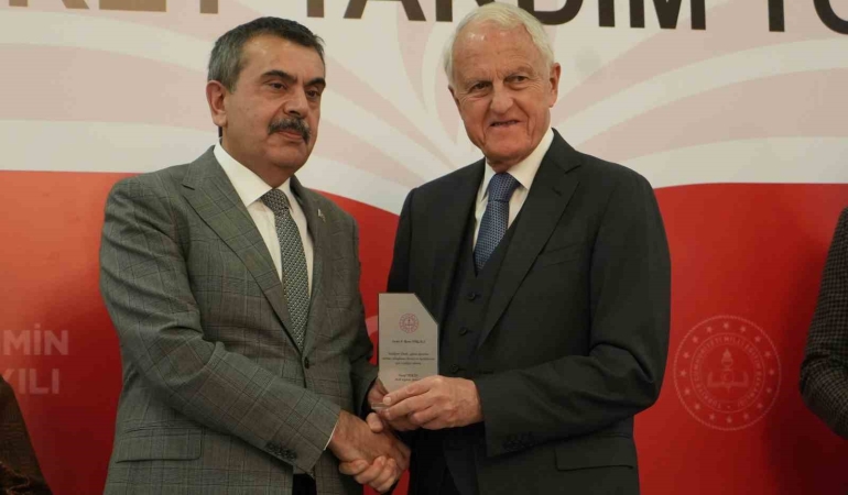 Milli Eğitim Bakanı Tekin, 55 okul yaptıran 44 hayırseverlerle buluştu