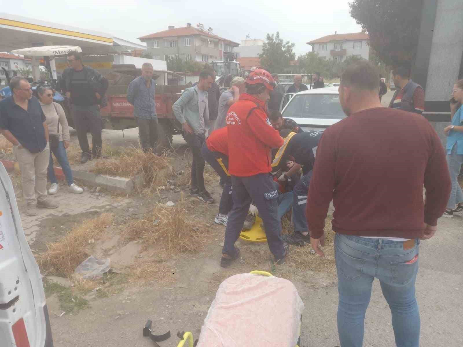 BALIKESİR'DE ÇİFT TARAFLI TRAFİK KAZASI: 2 YARALI