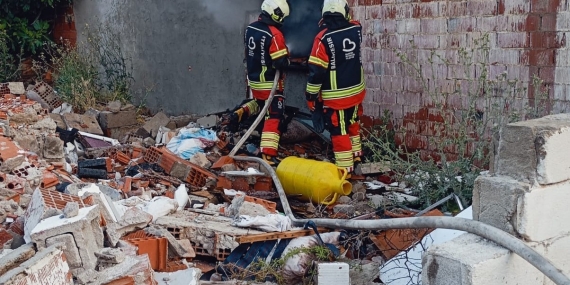 Balıkesir’de tek katlı ev yandı