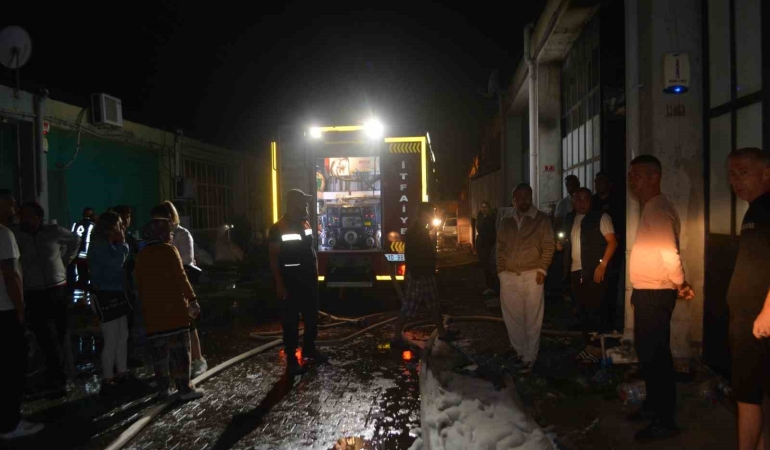 Balıkesir’de gözlük fabrikası alev alev yandı