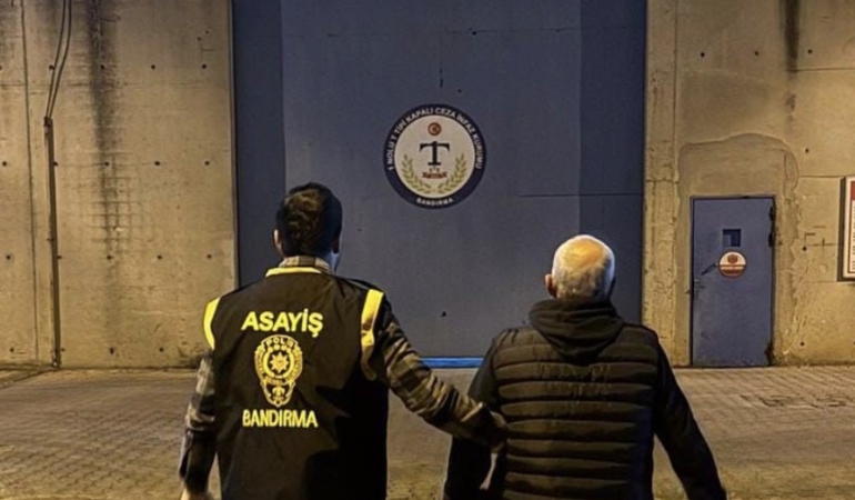 Balıkesir’de 16 ayrı suçtan aranan şahıs Bandırma’da yakalandı