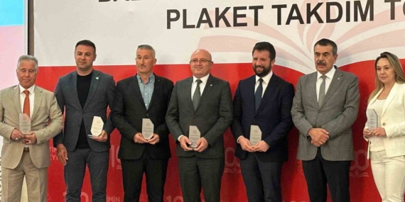 Balıkesir’de eğitime destek veren hayırseverler onurlandırıldı