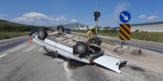 Gönen’de Trafik Kazası: Takla Atan Araçta 2 Kişi Yaralandı