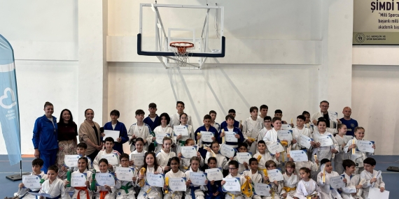 Başkan Akın’ın spora desteği meyvelerini veriyor: 49 judocu kuşak atladı