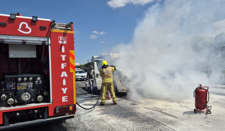 Susurluk’ta araç yangını paniğe neden oldu