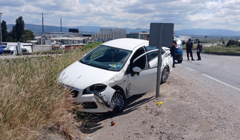 Gönen’de iki aracın çarpıştığı kazada 3 kişi yaralandı