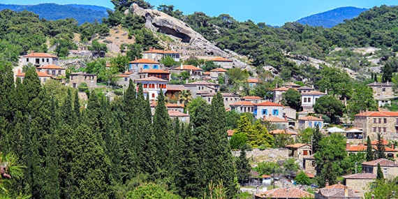 Çatıdan düşen 13 yaşındaki çocuk ağır yaralandı