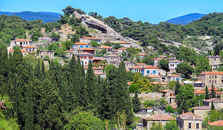 Çatıdan düşen 13 yaşındaki çocuk ağır yaralandı