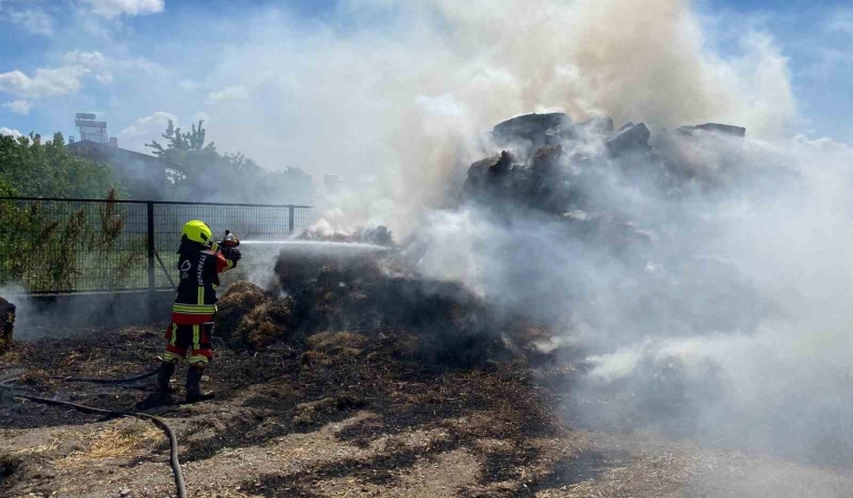 Balıkesir’de 500 balya saman kül oldu