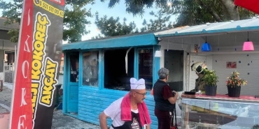 EDREMİT'TE KOKOREÇÇİDE KORKUTAN YANGIN