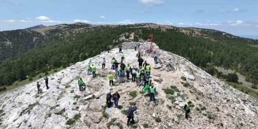 KAZDAĞLARI ZİRVESİNDE ÇEVRE TEMİZLİĞİ KAZDAĞLARI’NDA ÇEVRE İÇİN ANLAMLI ETKİNLİK