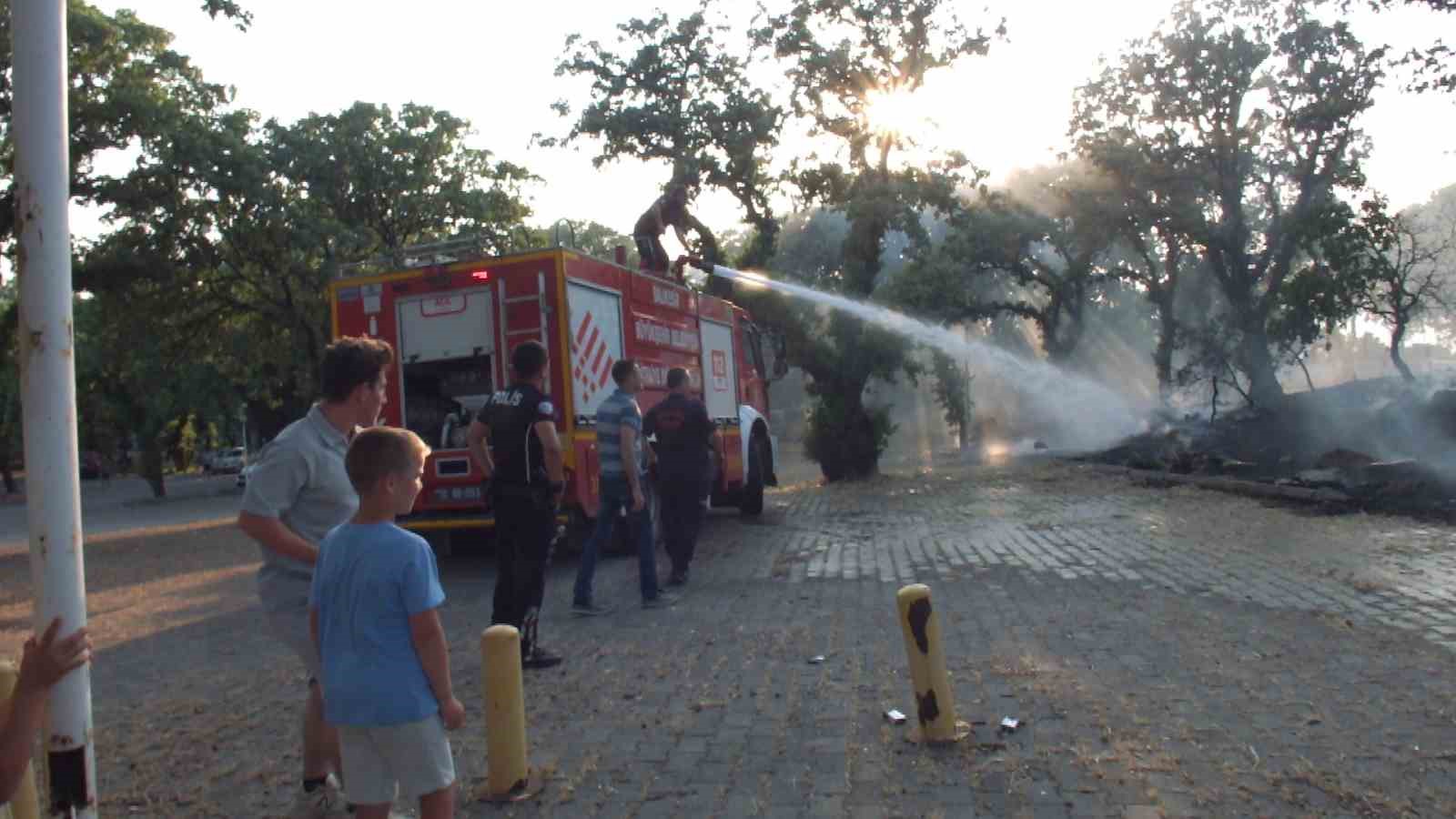 BALIKESİR’DE OT YANGININI TÜPLERLE SÖNDÜRDÜLER