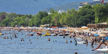 BAYRAMDA ERDEK'E ZİYARETÇİ AKINI, SAHİLLER TIKLIM TIKLIM