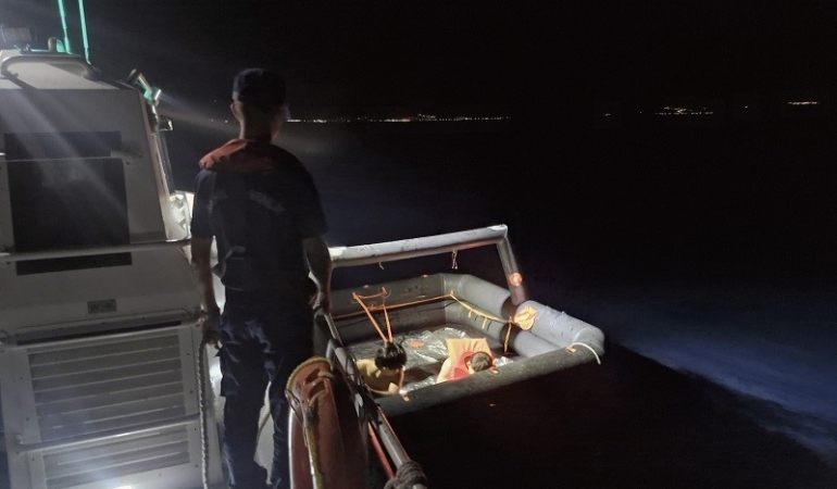 Balıkesir açıklarında 2 düzensiz göçmen kurtarıldı