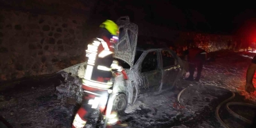 KAZDAĞLARI'NDA ÇIKAN ARAÇ YANGININA İTFAİYE MÜDAHALE ETTİ