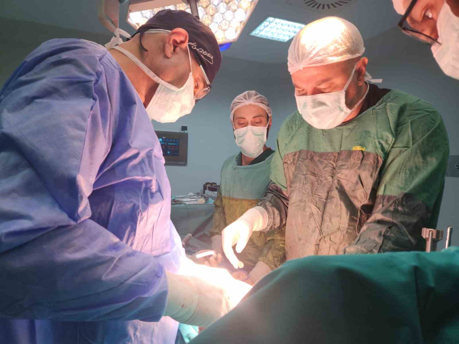 BALIKESİR'DE İLK, KARACİĞER SOL LOBU AMELİYATI BAŞARI İLE YAPILDI PROF. DR. MURAT BAŞBUĞ, " AMELİYATTA İLERİ DÜZEY CERRAHİ UYGULADIK"