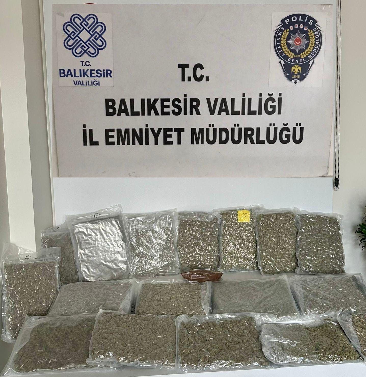 BALIKESİR'DE 19 KİLO ESRAR ELE GEÇİRİLDİ