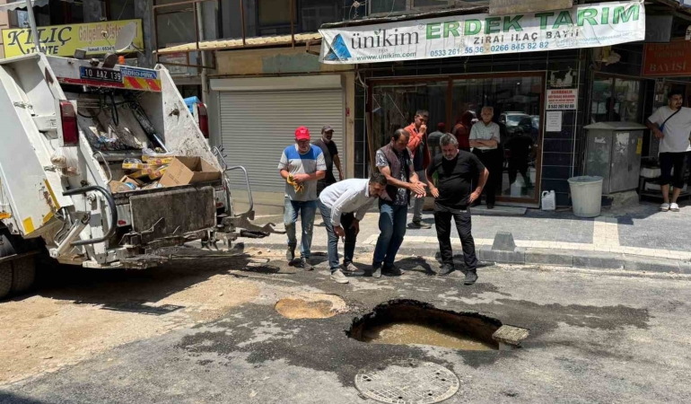 Erdek’te yeni yapılan yol çöktü