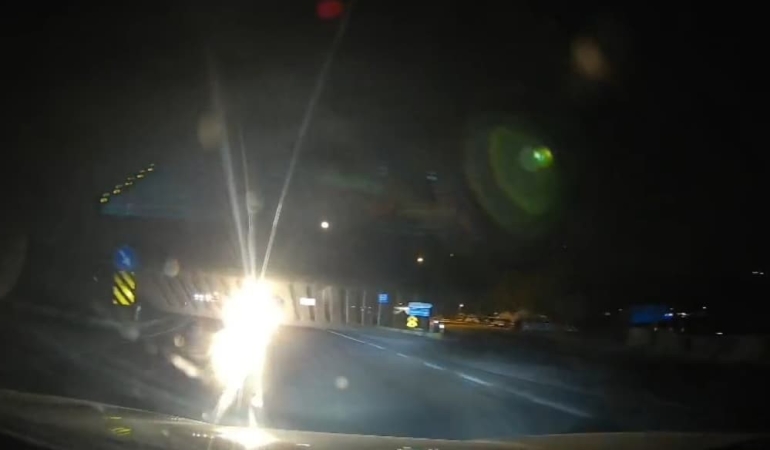 Erdek’te tersten gelen otomobil faciaya davetiye çıkardı