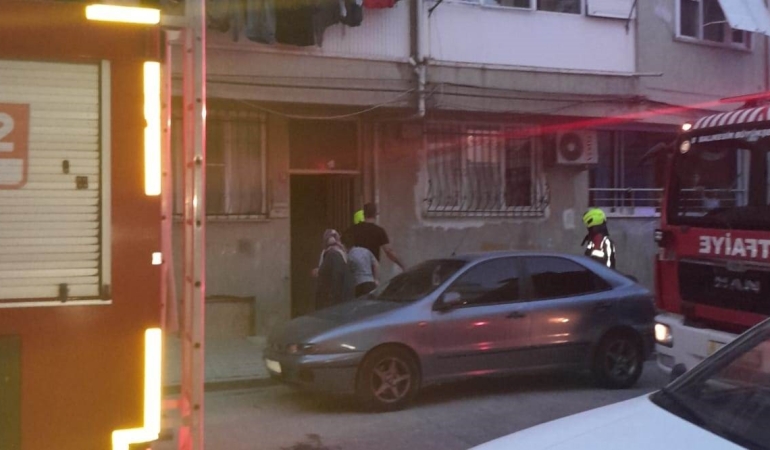 Balıkesir’de apartman girişinde motosiklet yangını paniği