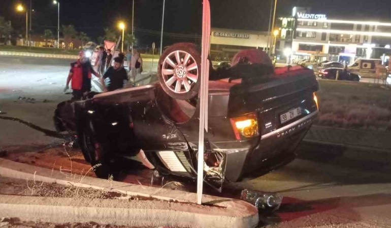 Balıkesir’de akıllı kavşakta kaza: 2 kişi yaralandı