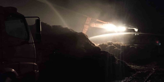 Balıkesir’de saman yangını 15 saatte söndürüldü