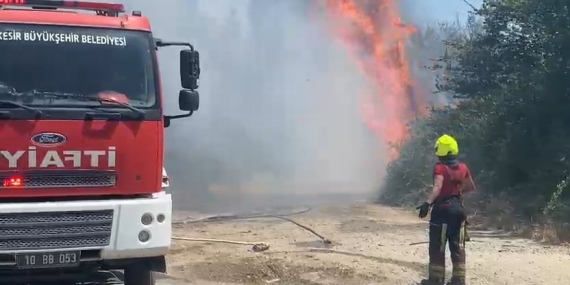 40 dereceyi aşan sıcaklık ve rüzgarın etkisiyle yangın kısa sürede büyüdü