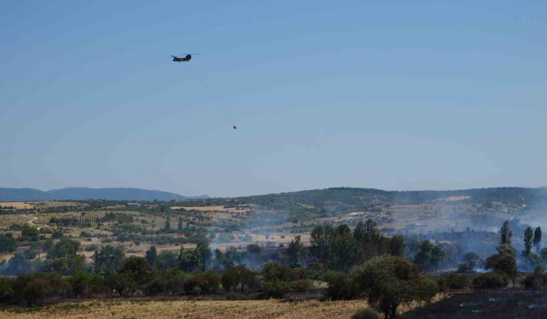 Balıkesir Pamukçu’da arazi yangınına müdahale ediliyor